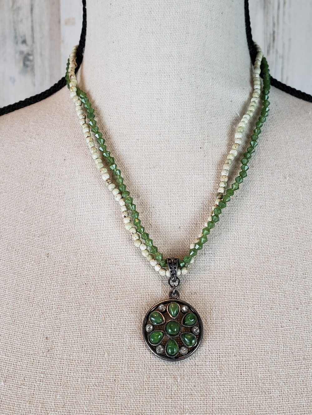 Vintage Green Beaded Pendant Necklace - Women Jewelry